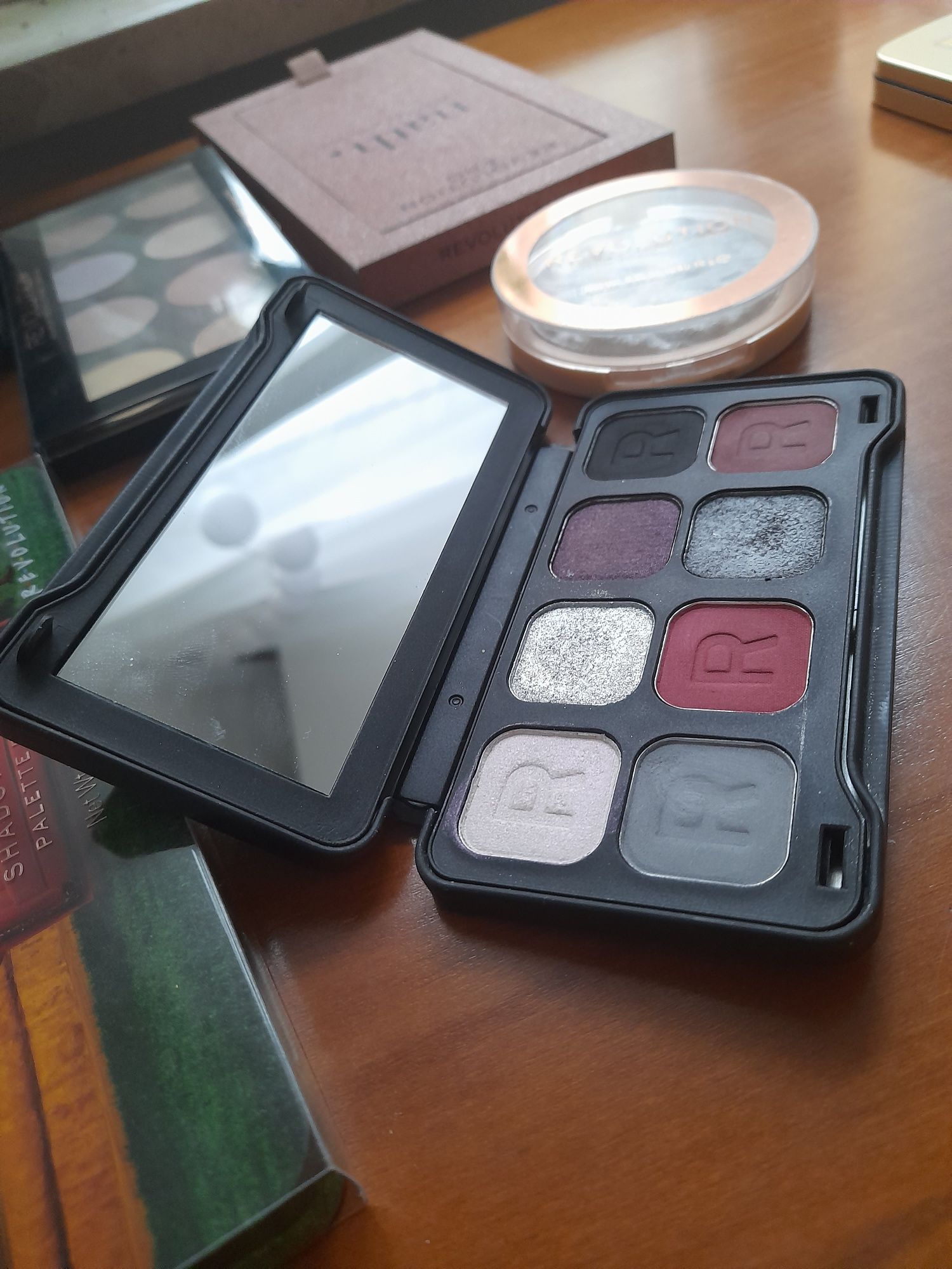 Paleta cieni do powiek revolution cienie makeup paletka makijaż