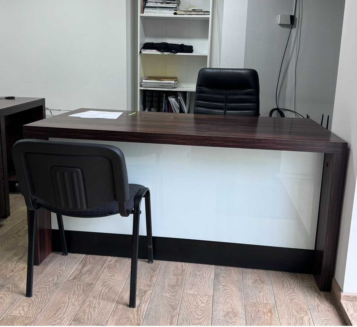 Офісні меблі(стіл, столик, шафа д/документів, шафа з шухлядами,)
