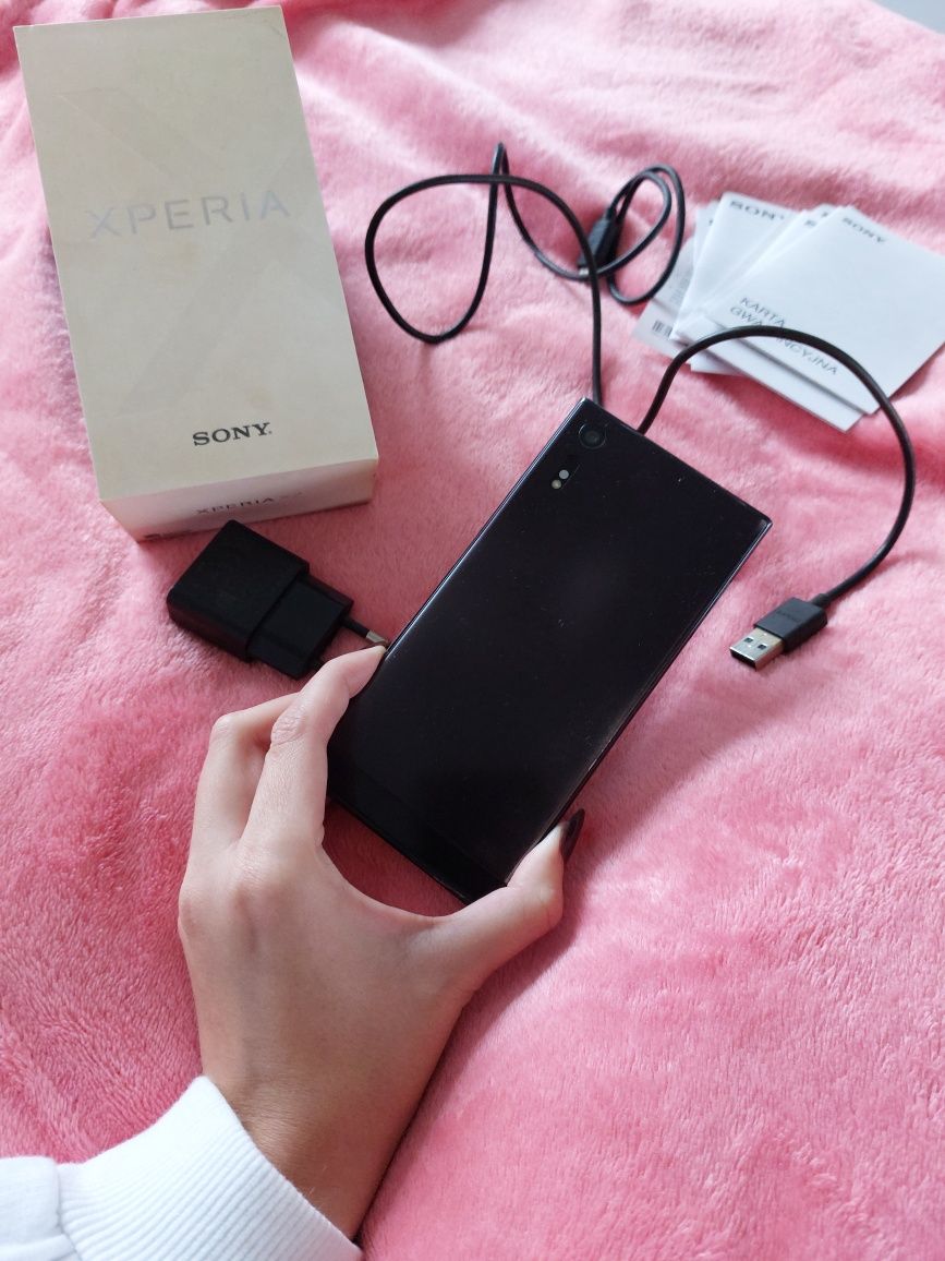 SONY XPERIA XZ czarny plus ładowarka