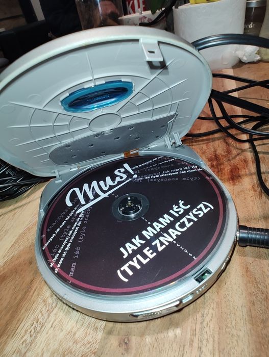 Discman Aiwa + słuchawki Philips + zasilacz Aiwa
