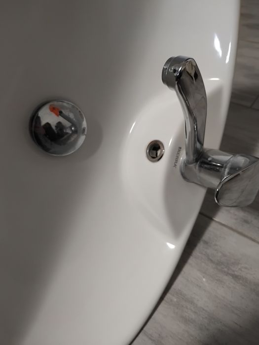 Umywalka nad blatowa łazienkowa