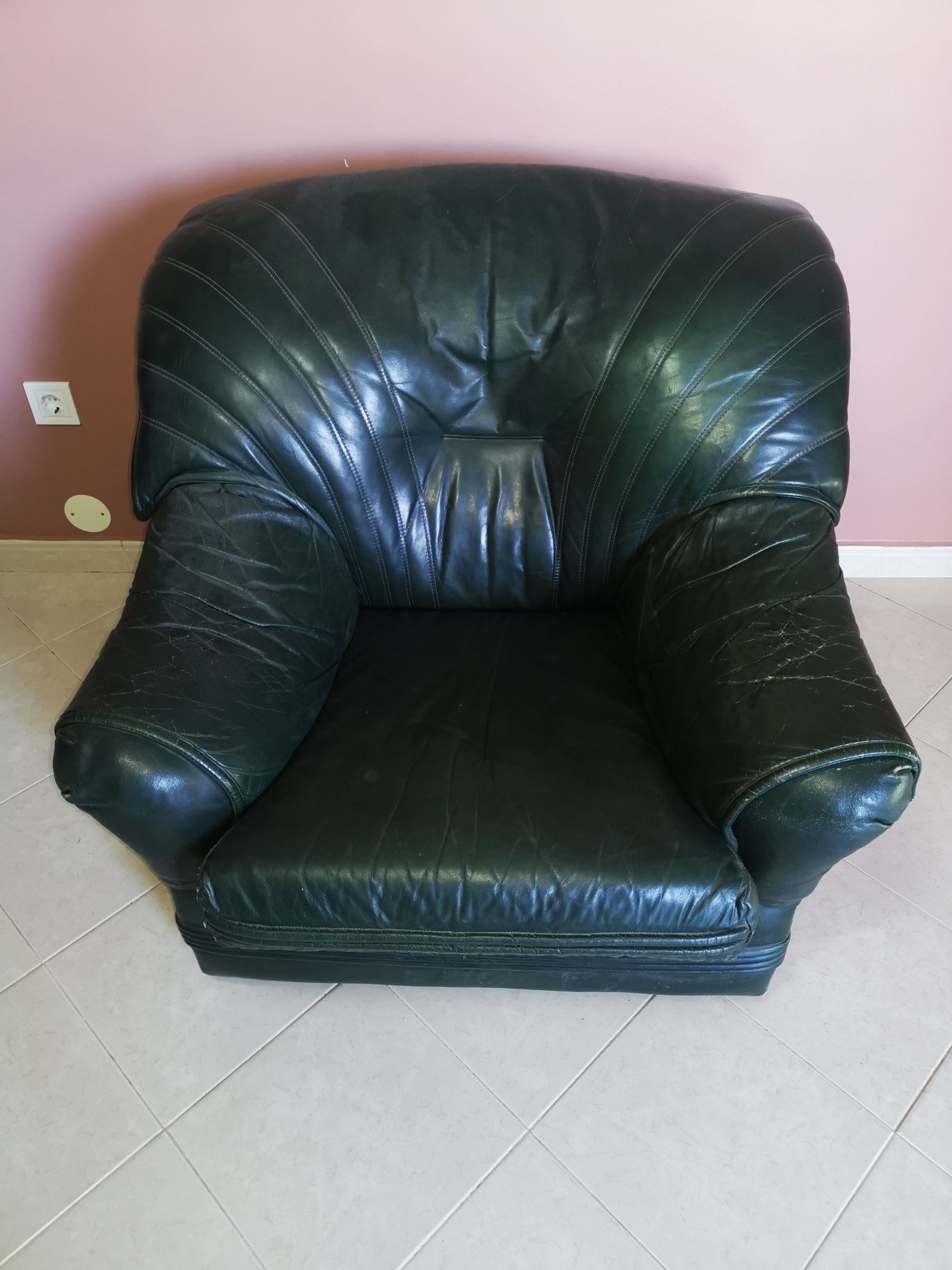 Conjunto sofás de pele