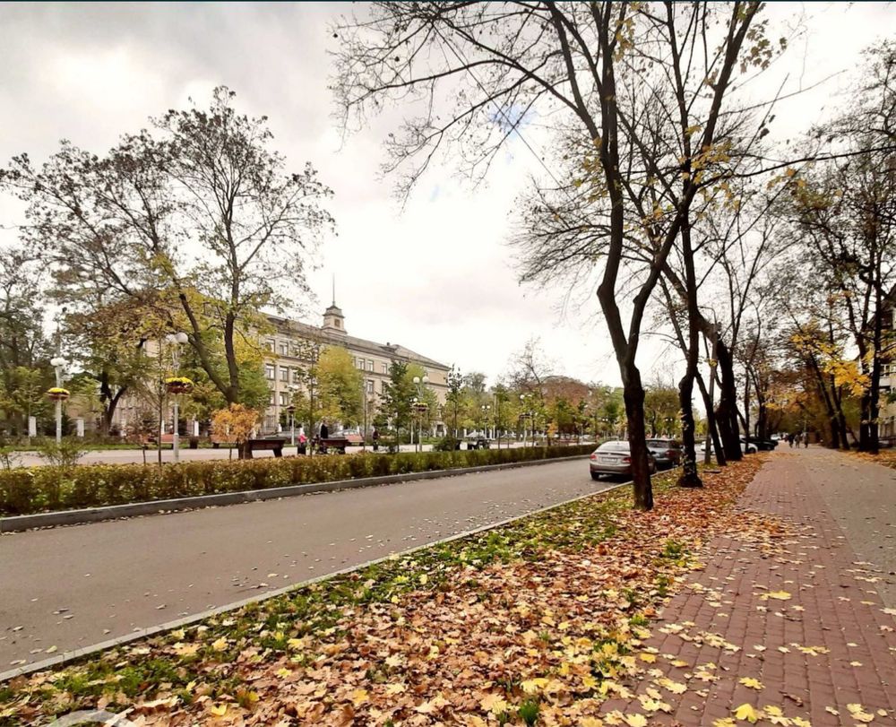 Фасадне приміщення, центр міста, продаж