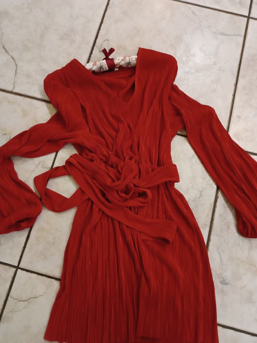 Продам плаття(червоного кольору)