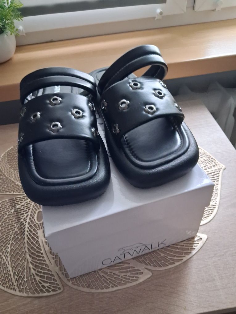 Nowe klapki Catwalk r. 38