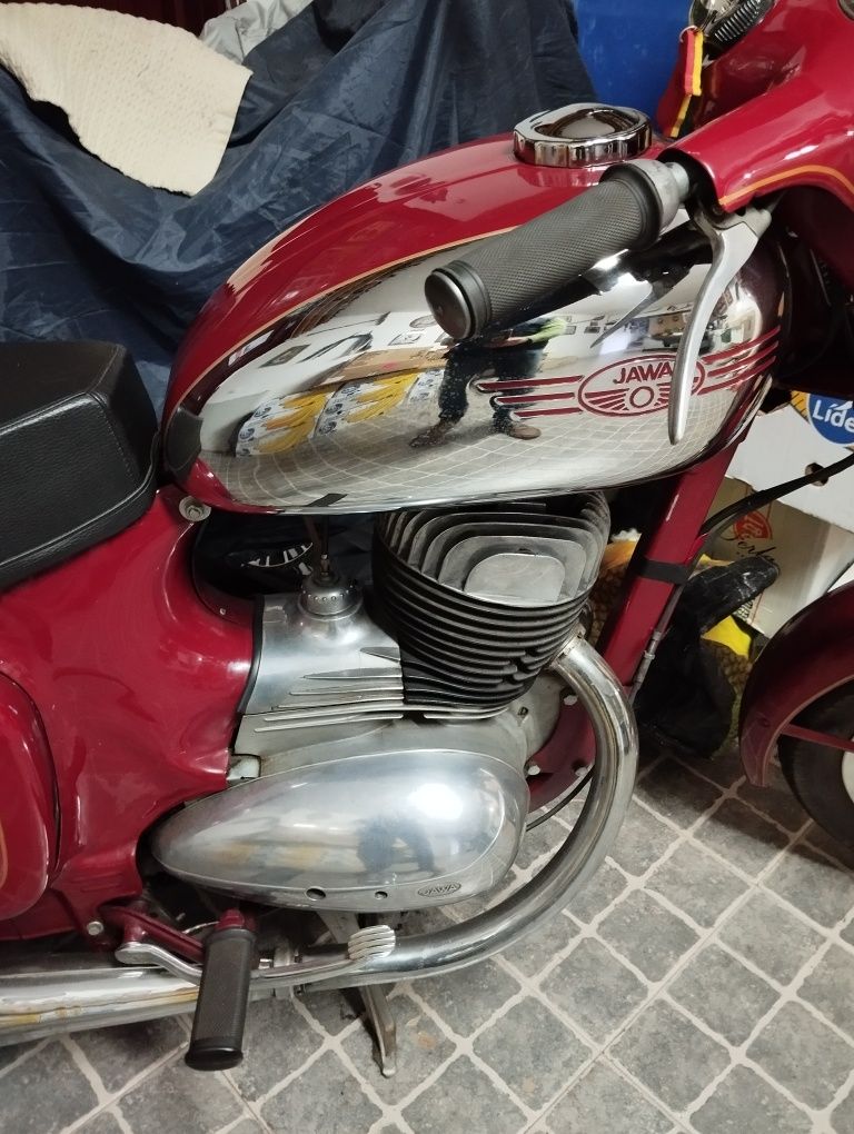 Antiga Moto Jawa 250