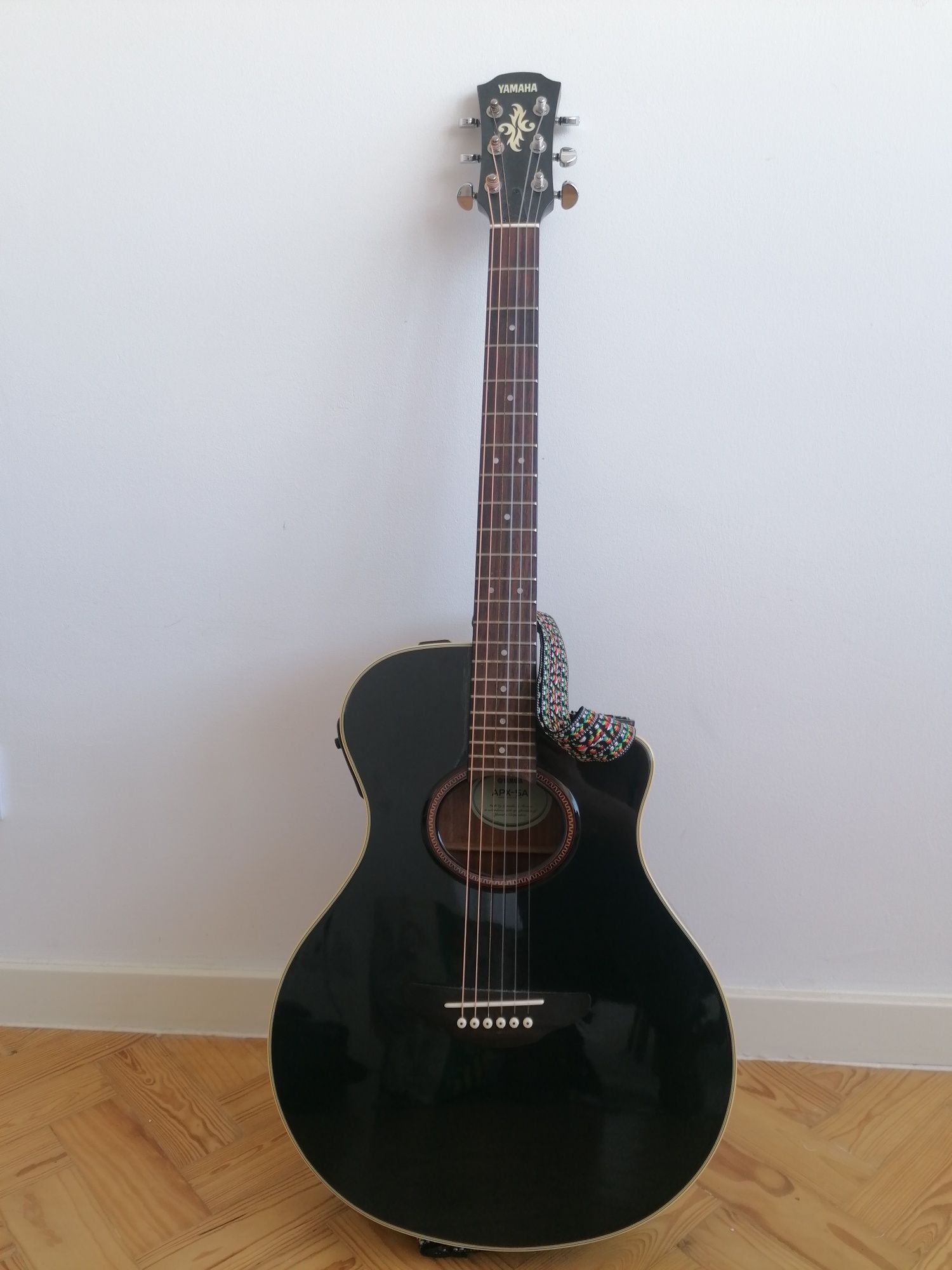 Guitarra Electro-Acústica Yamaha APX-5A