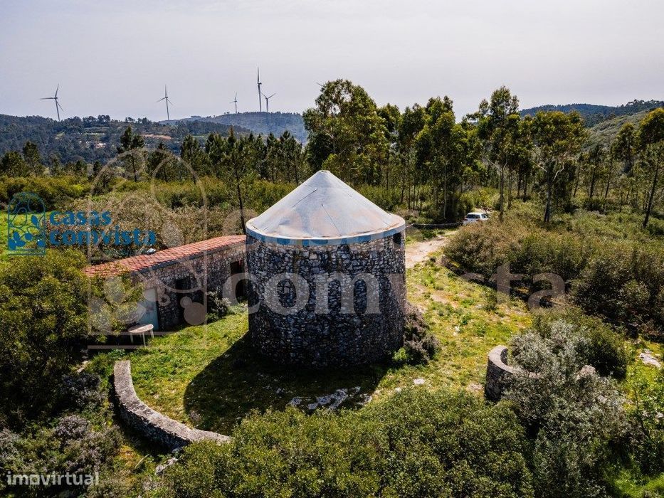 Terreno com Moinho e Anexo - Uma Pérola no Coração da Natureza