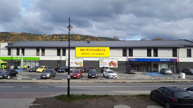 Do wynajęcia lokal usługowy 140m2 w centrum handlowym w Ropie