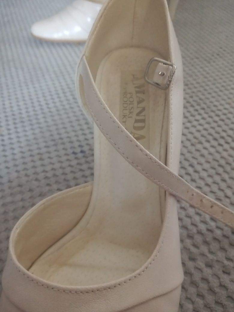 Buty szpilki ecru rozmiar 36