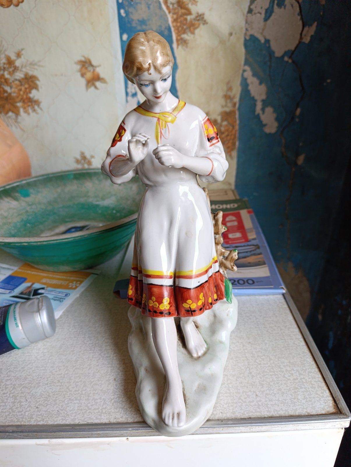 Фарфорова статуєтка Гаданіє на ромашкі