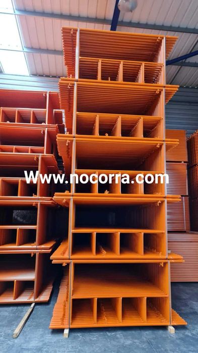 Andaime tradicional e cavaletes