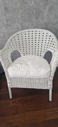 Rattanowy biały fotel