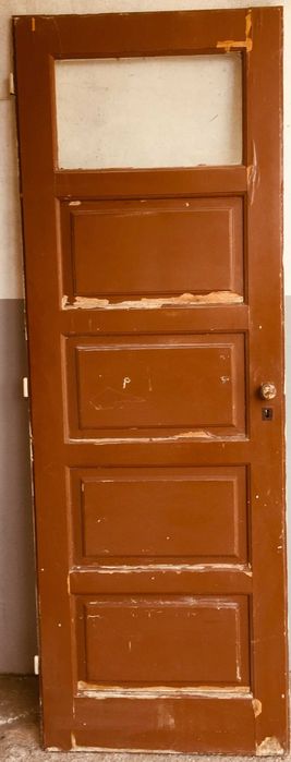 Portas antigas, de exterior e de interior sem aduelas
