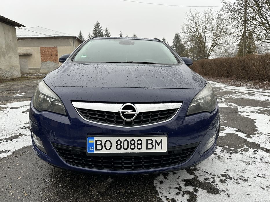 Opel Astra J 2011