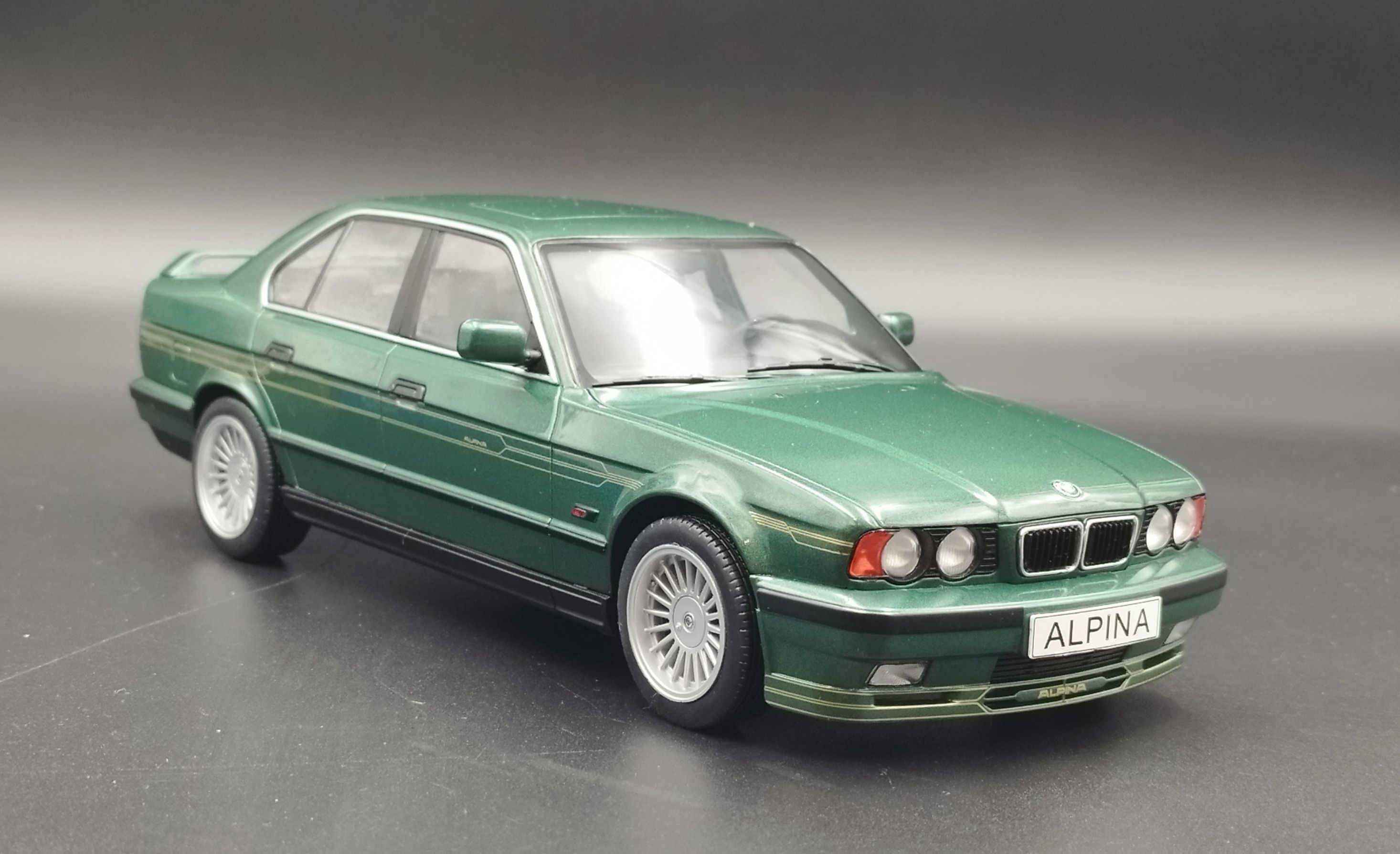 1:18 MCG BMW E34 Alpina B10 4.6 Green Met. model nowy