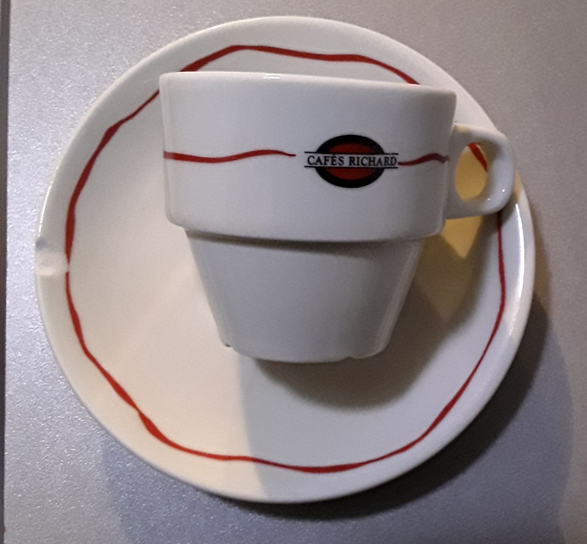 Chávenas de café com pires, com publicidade, para colecção