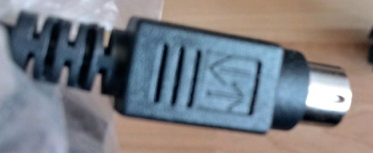 Kabel z wtyczkami dwa razy SVIDEO + CHINCH