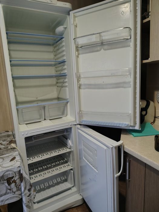 Холодильник Indesit
