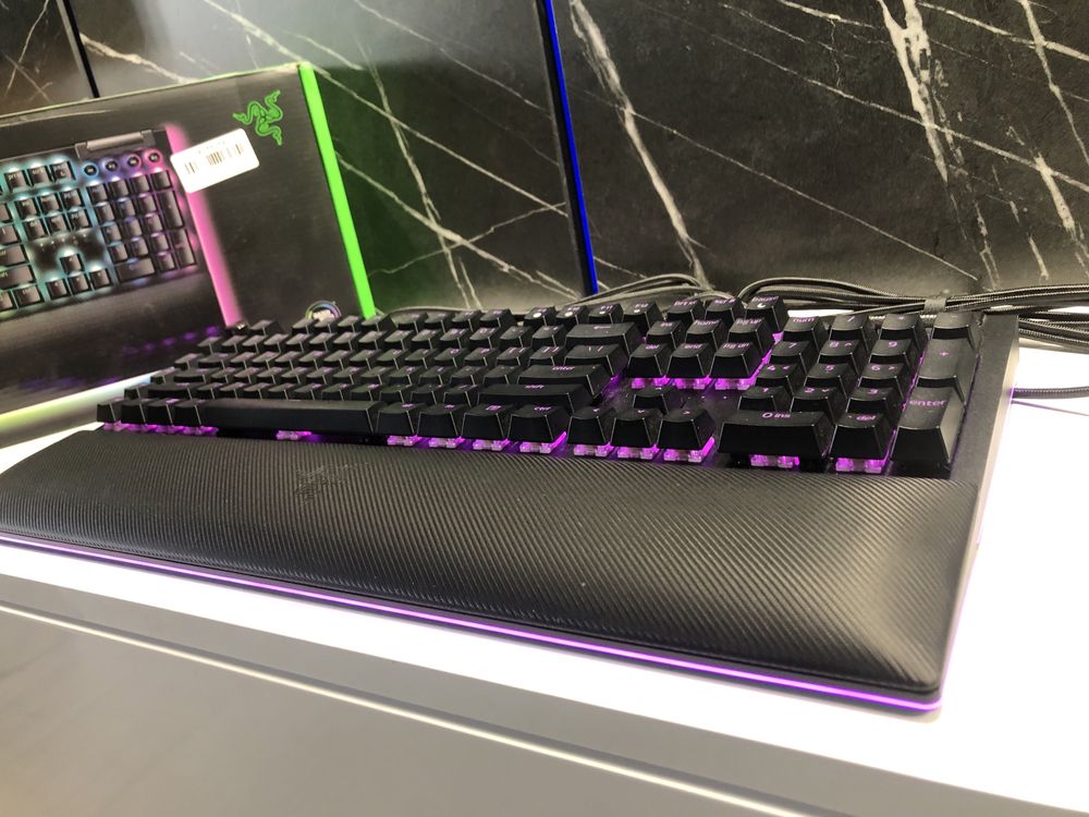 Клавіатура razer blackwidow v4 pro
