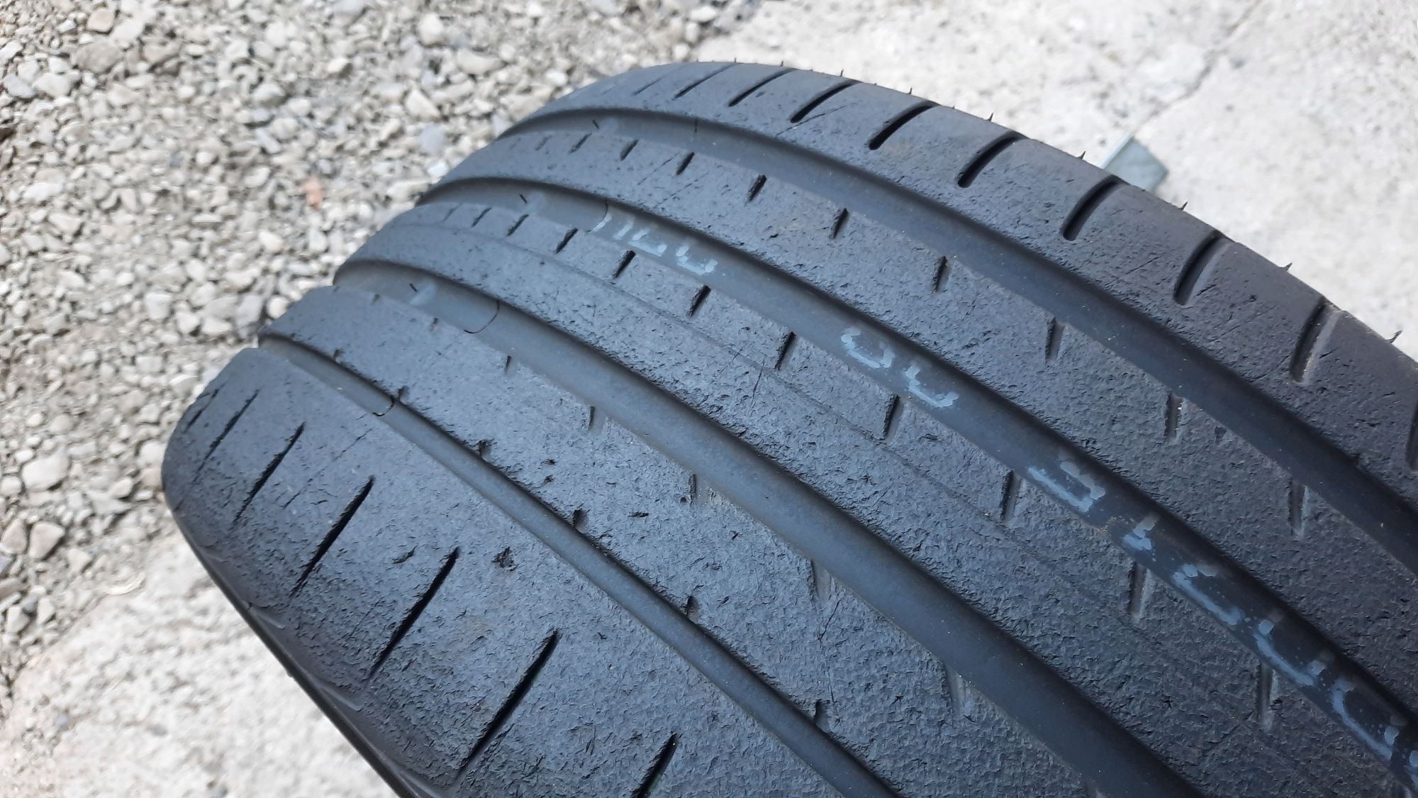 Yokohama 245/35 ZR20 Advan Sport V105