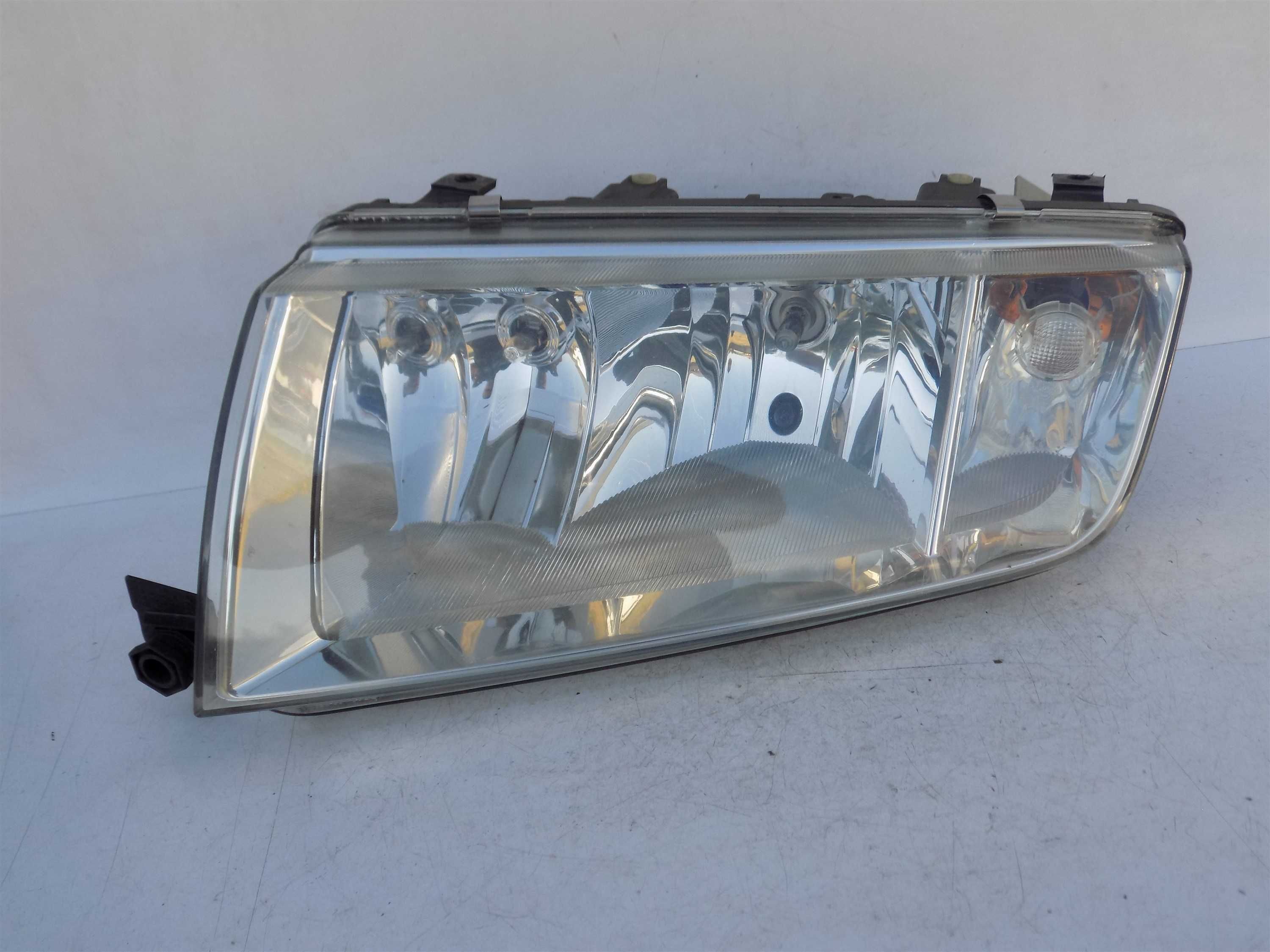 Lampa przód lewa Skoda Fabia I 1 99-08 Europa oryginał Hella