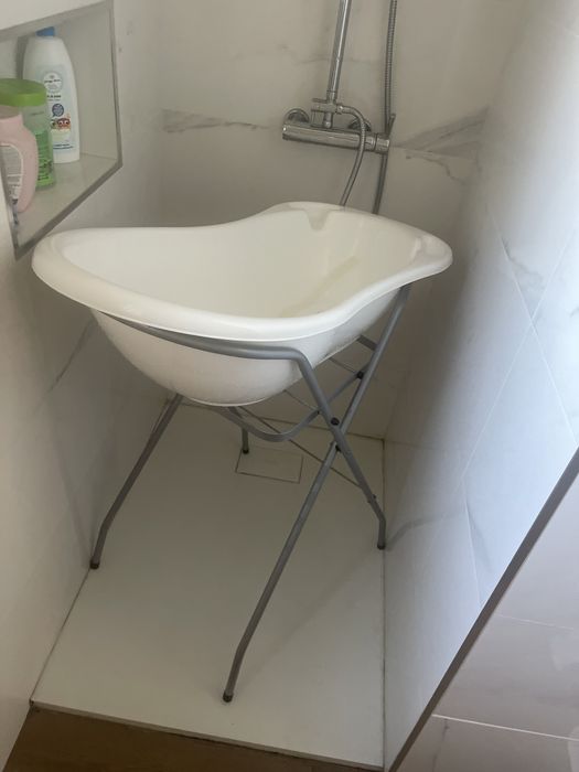 Banheira com suporte dobrável
