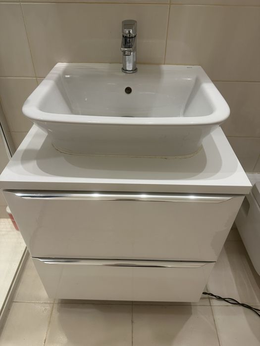 Szafks podwieszana do łazienki