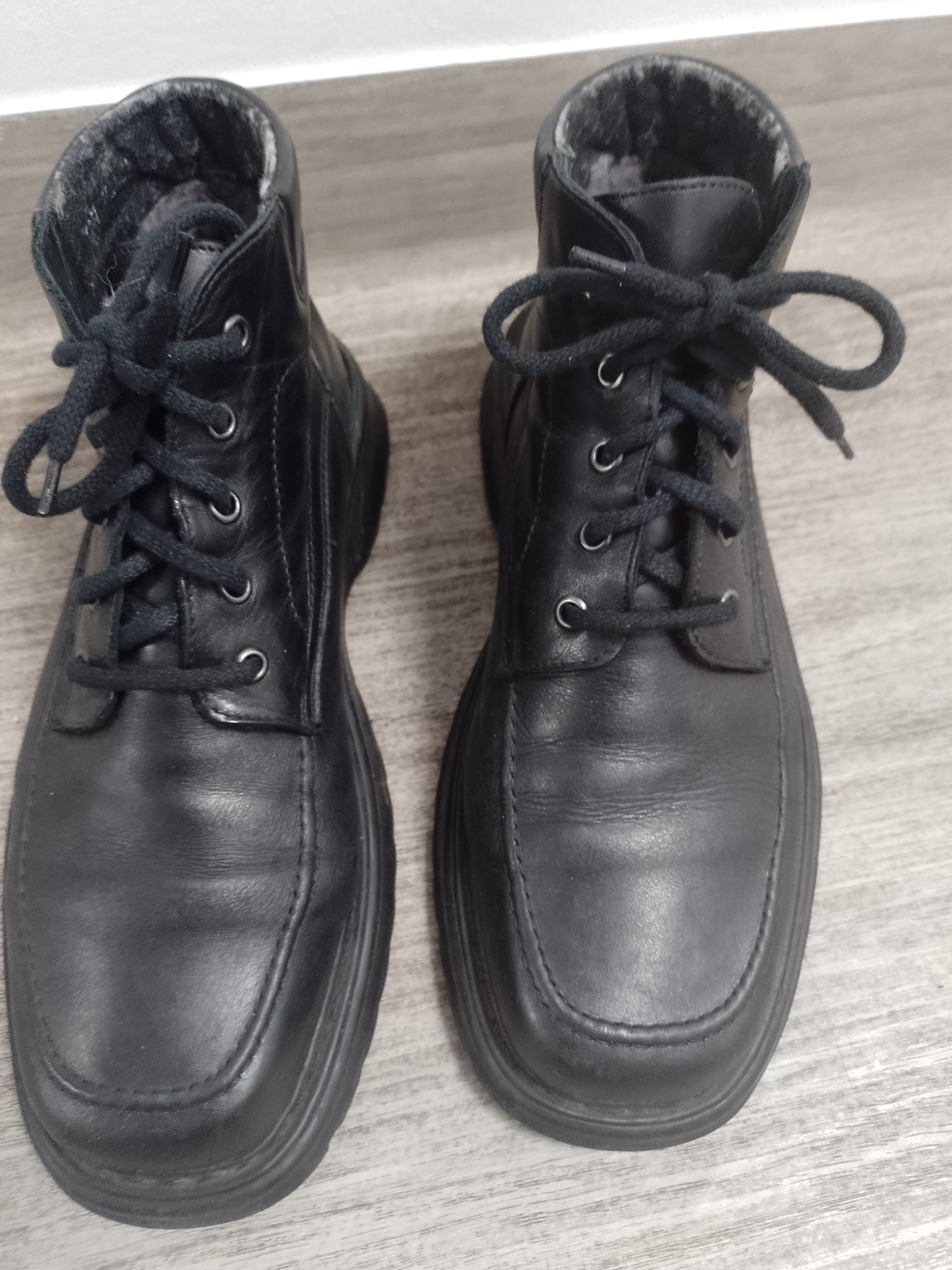 Sprzedam męskie zimowe buty rozmiar 43.