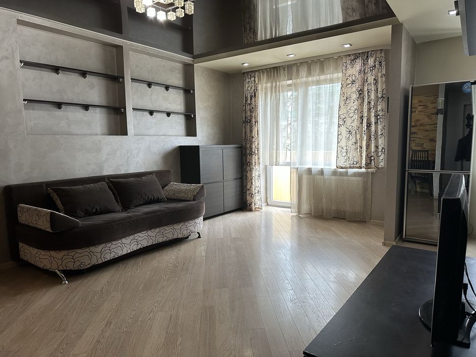 Двокімнатна квартира подобово в самому центрі Луцька