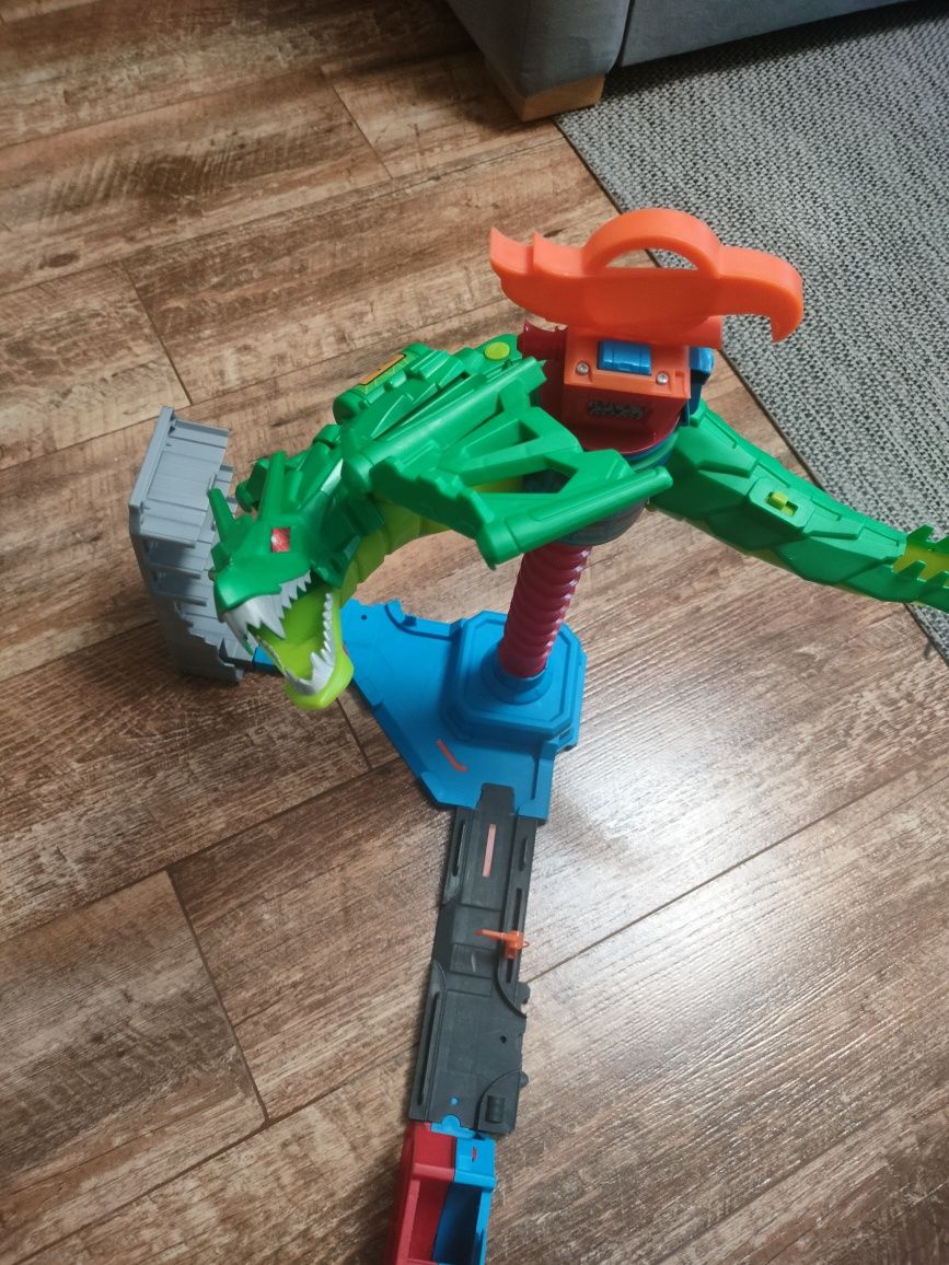 Tor Hot wheels smok