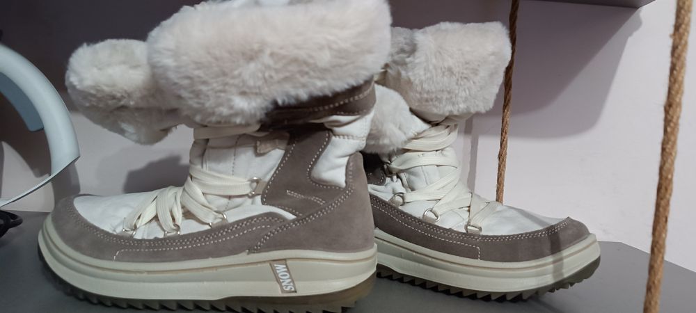 Чоботи на хутрі нові