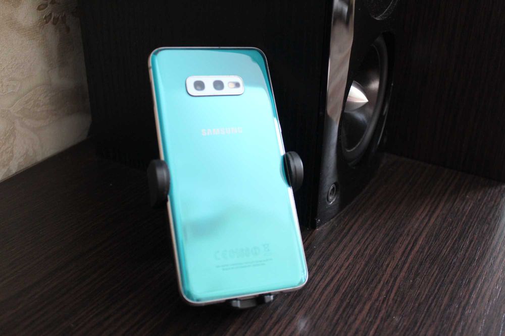Samsung Galaxy S10e на Snapdragon 855, 6/128GB + SD карта на 128Gb