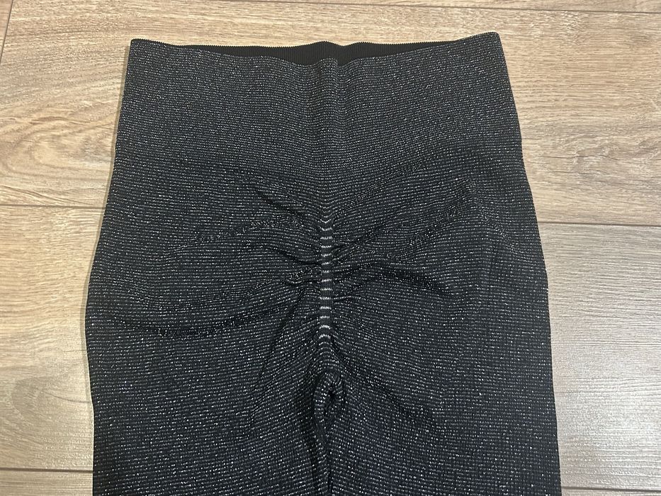 Piękne nowe błyszczące święcące legginsy push up L