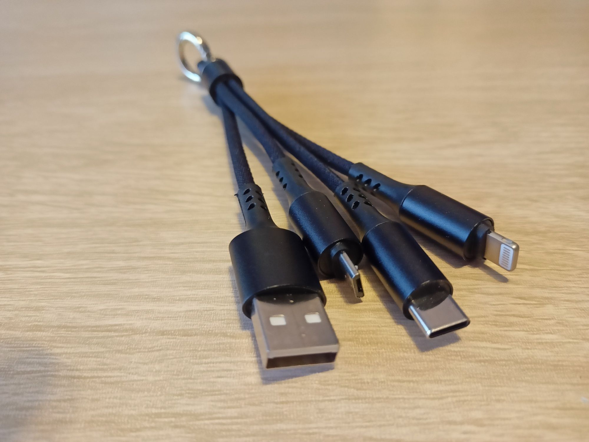 Kabelek Kable 4w1 USB A, S USB Typu C, MicroUsb i Lightning