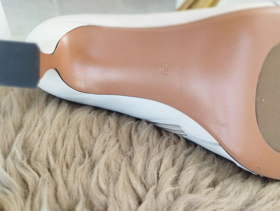 Нові напів чобітки 38-39 шкіряні