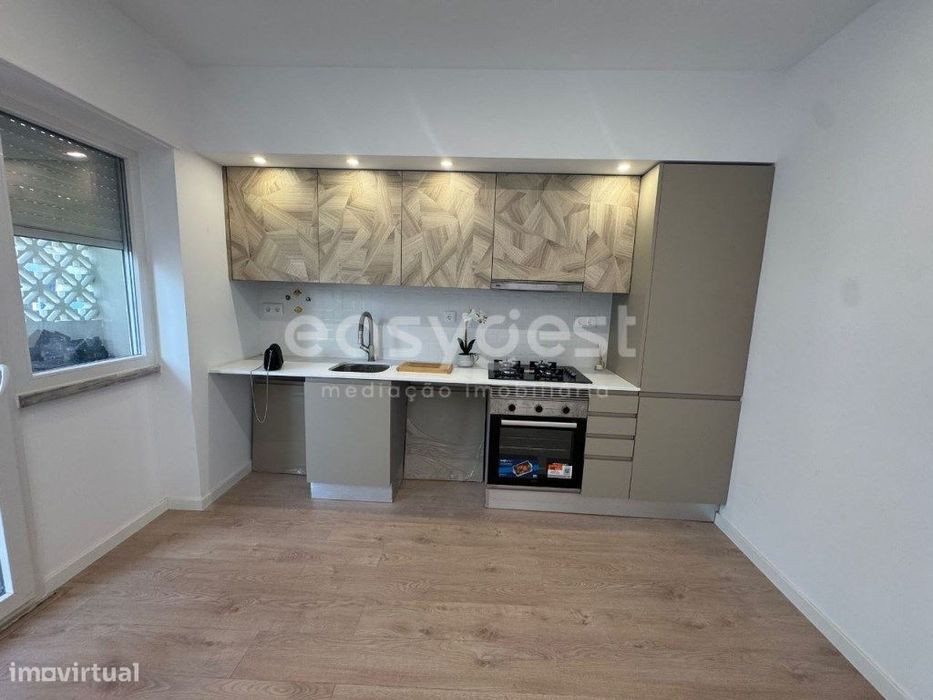 Apartamento T2 remodelado no Centro de Almada