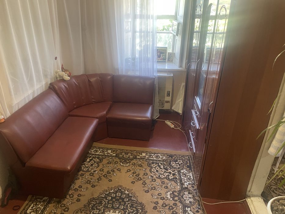 Продається пів хати в р-н центрального ринку