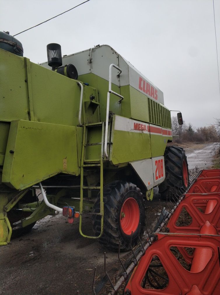 Продам  комбайн  Claas mega 208-1