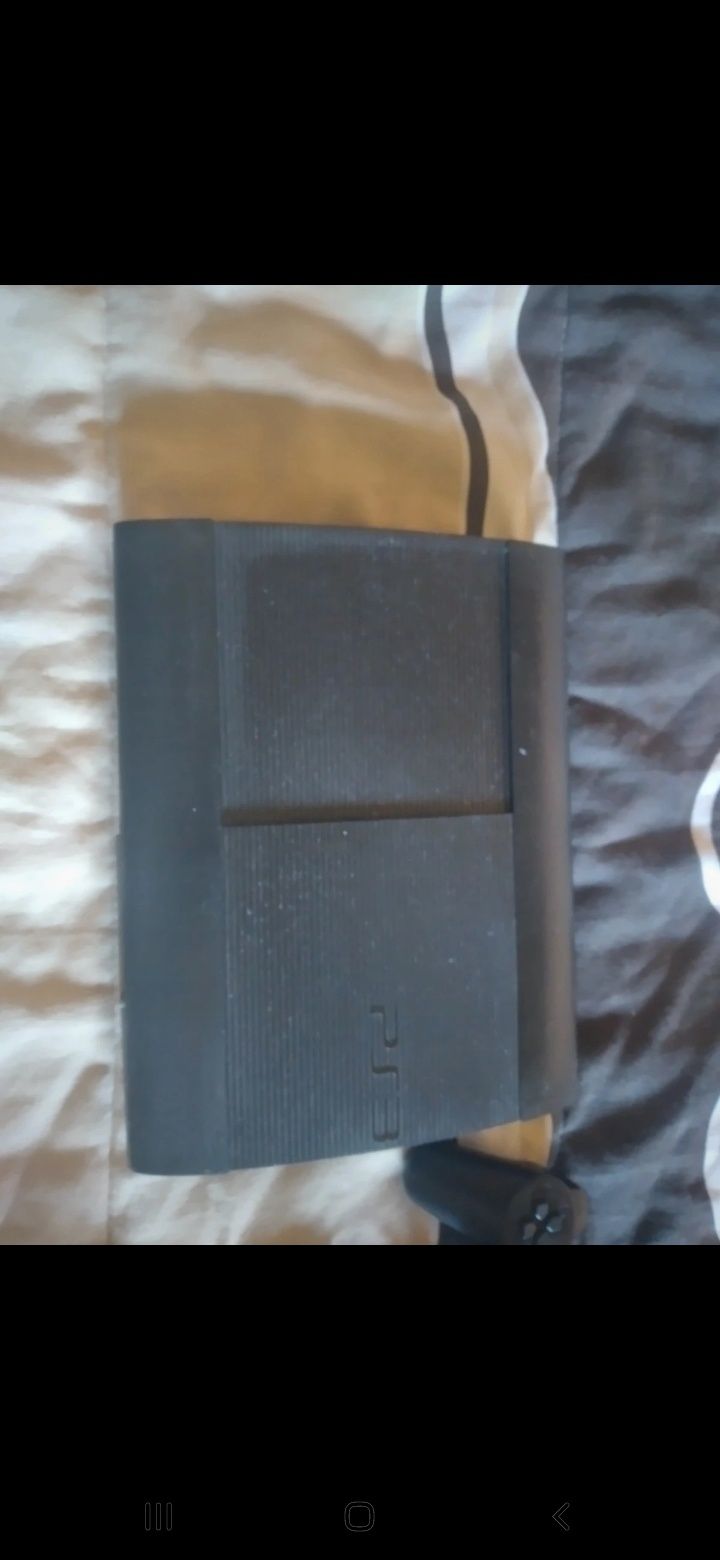 Vendo PS3 em muito bom estado com 13 jogos+televisão com comando