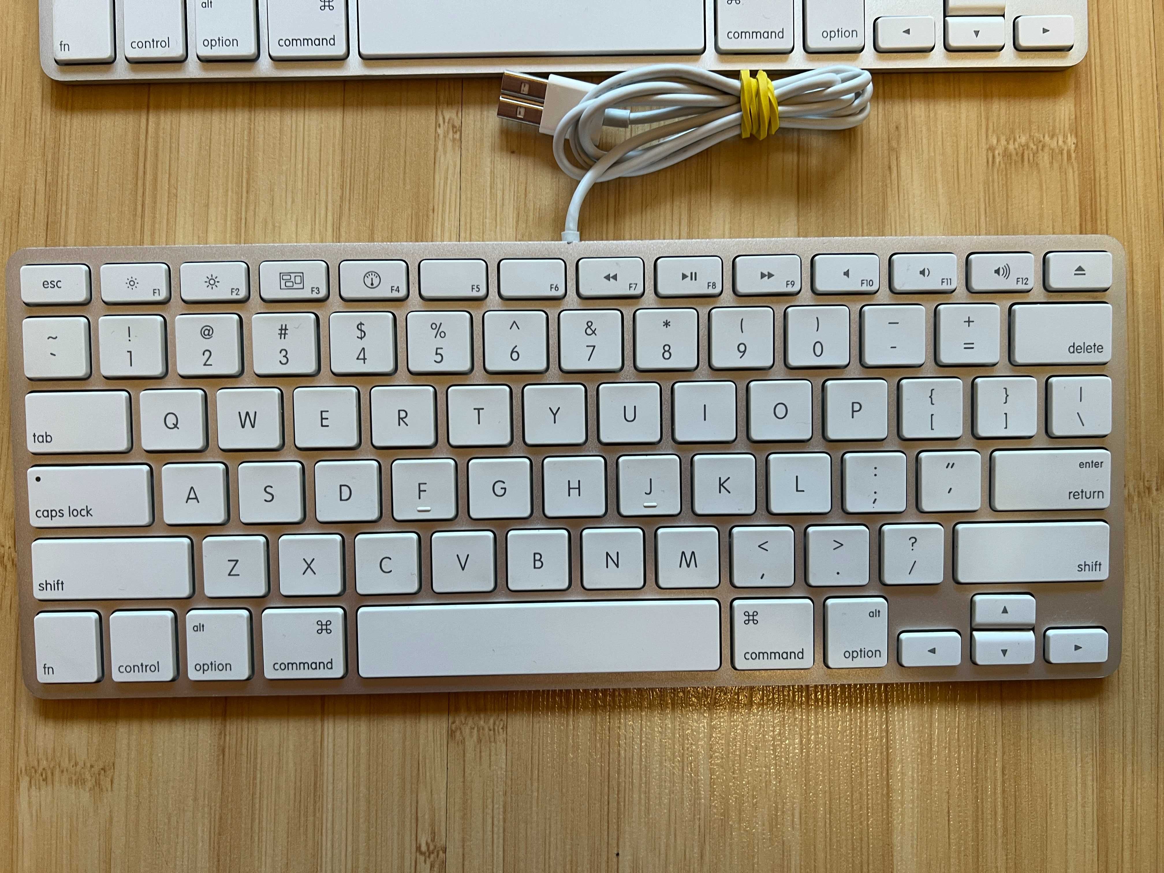 Ексклюзив. Компактна клавіатура Apple Keyboard A1242, кирилиця