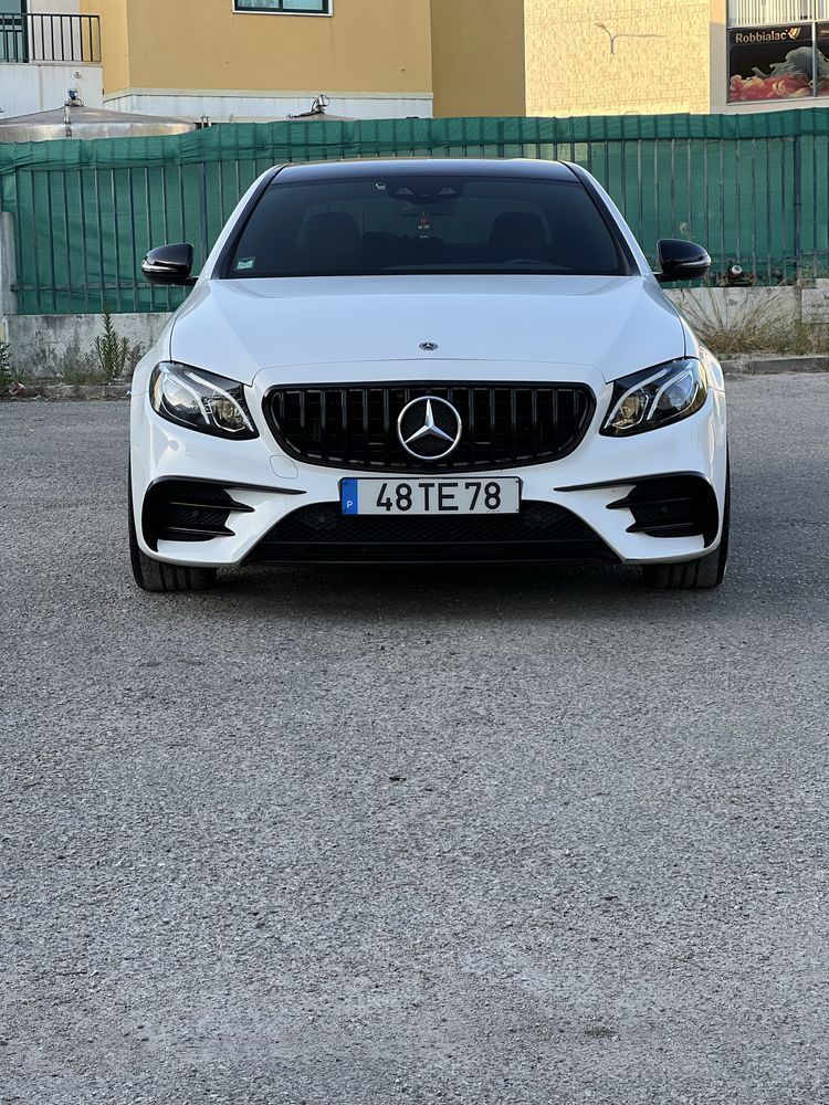 Mercedes E 350. (Retomas só por jipes)