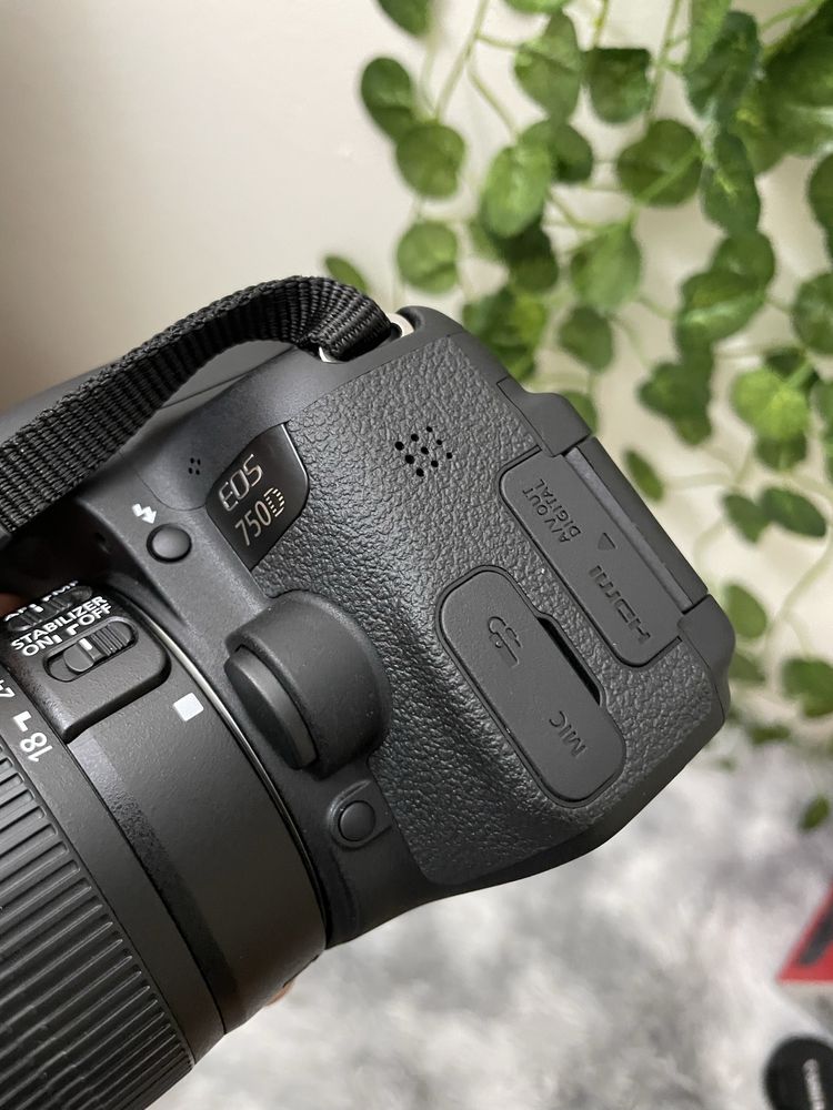 Canon Eos 750D WiFi/touch screen with lens 18-55mm