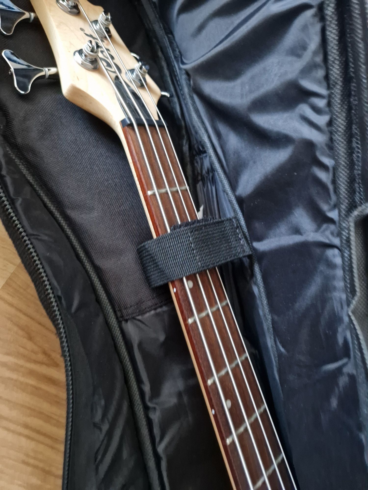Gitara basowa 4 strunowa