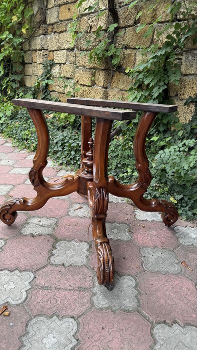 Стол обеденный антикварный, резной на бронзовых колесиках, Франция