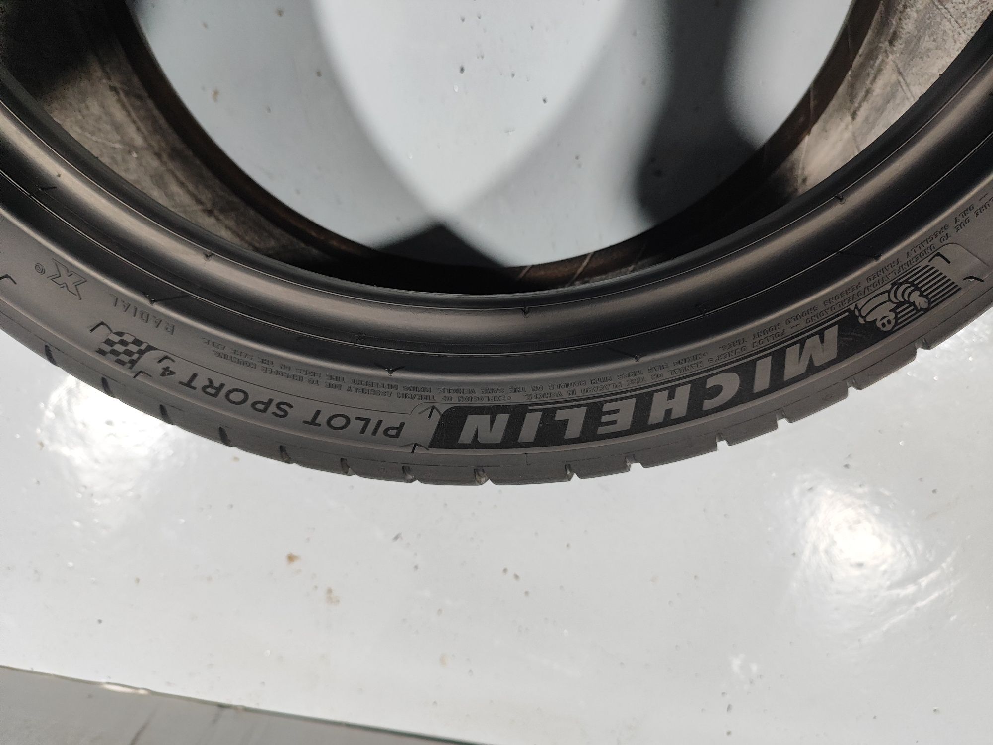 2 pneus semi novos 225-40R18 Michelin - Oferta dos Portes 130 euros