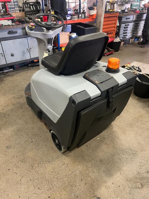 Zamiatarka bateryjna Nilfisk SR 1000S B import DE okazja