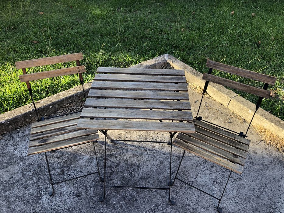 Cadeiras e mesa de esplanada