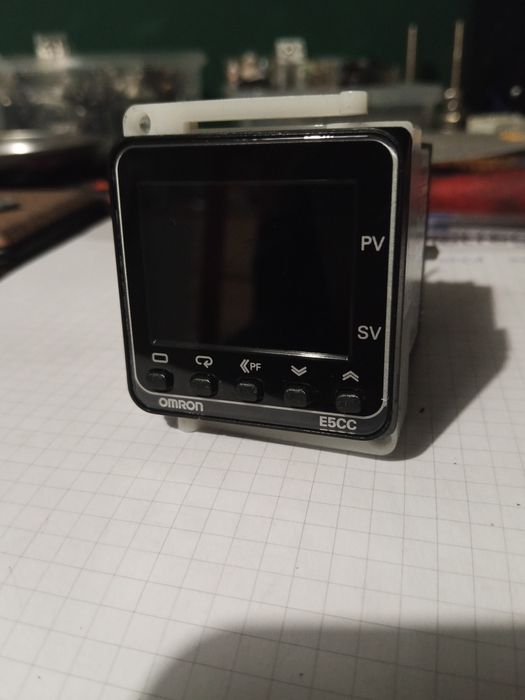 Sprzedam regulator temperatury Omron E5CC