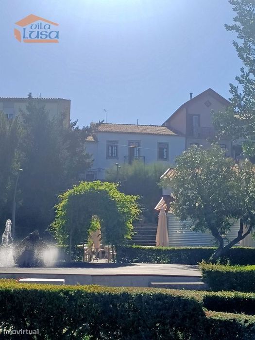 Moradia T4 renovada no centro da Vila